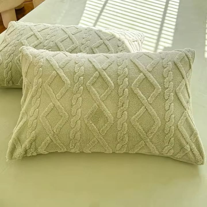 The Diamond Cable Knit Velvet Pillow Cover